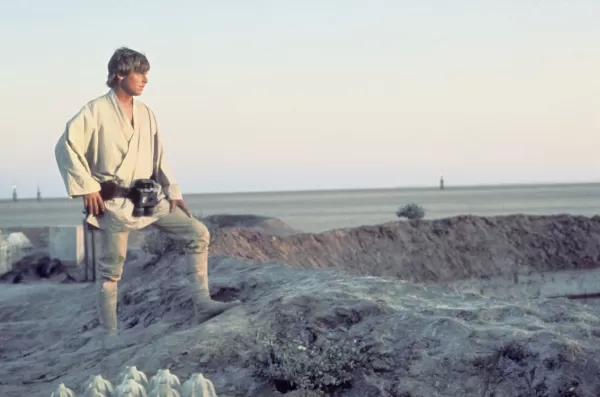 Luke Skywalker oyuncusu Mark Hamill, Yıldız Savaşları dönüşünü resmen yönetiyor: 'Çıplak bir güç hayaleti olarak görünmemin bir yolu yok'